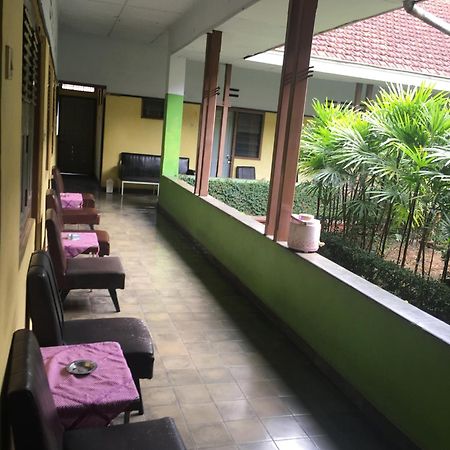 SPOT ON 1708 Hotel Budi Famili 1 Syariah Ciamis Bagian luar foto
