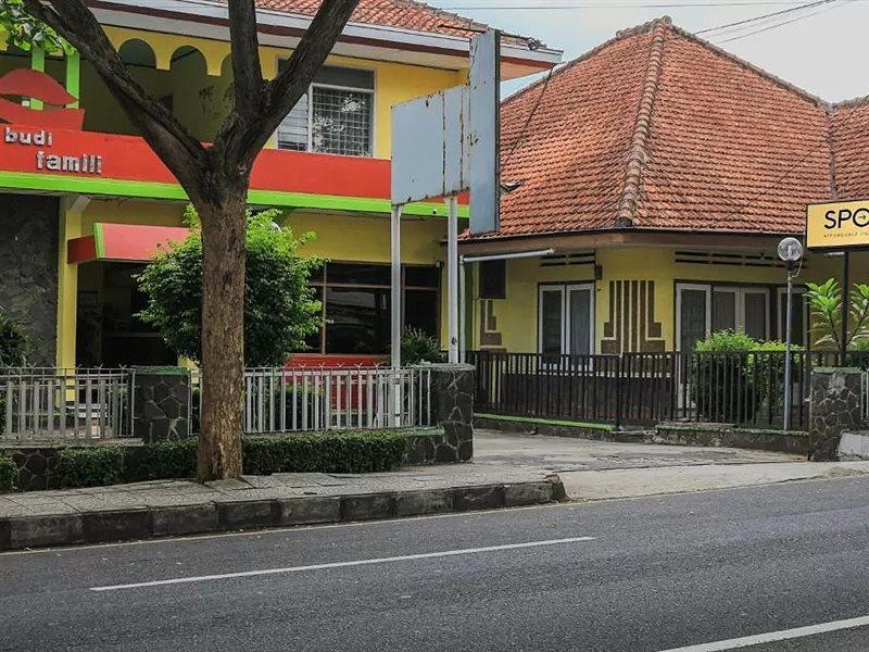 SPOT ON 1708 Hotel Budi Famili 1 Syariah Ciamis Bagian luar foto