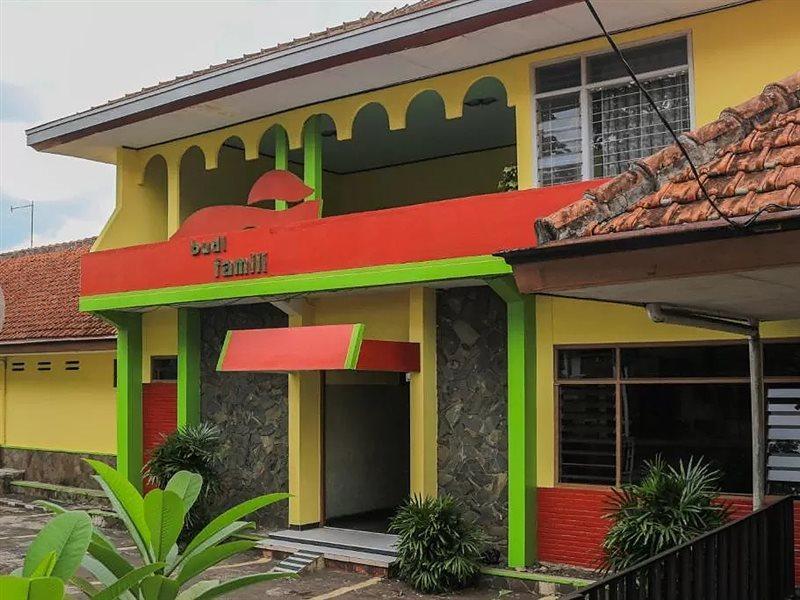 SPOT ON 1708 Hotel Budi Famili 1 Syariah Ciamis Bagian luar foto