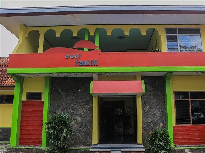 SPOT ON 1708 Hotel Budi Famili 1 Syariah Ciamis Bagian luar foto