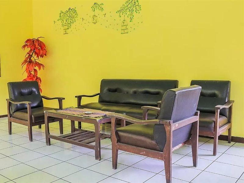 SPOT ON 1708 Hotel Budi Famili 1 Syariah Ciamis Bagian luar foto