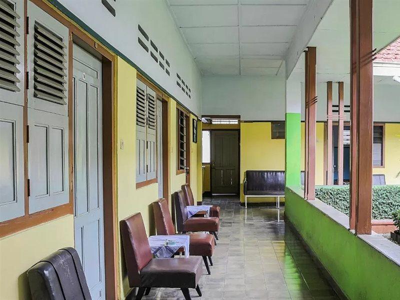 SPOT ON 1708 Hotel Budi Famili 1 Syariah Ciamis Bagian luar foto