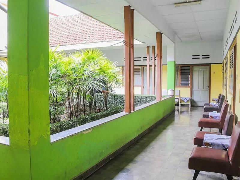 SPOT ON 1708 Hotel Budi Famili 1 Syariah Ciamis Bagian luar foto
