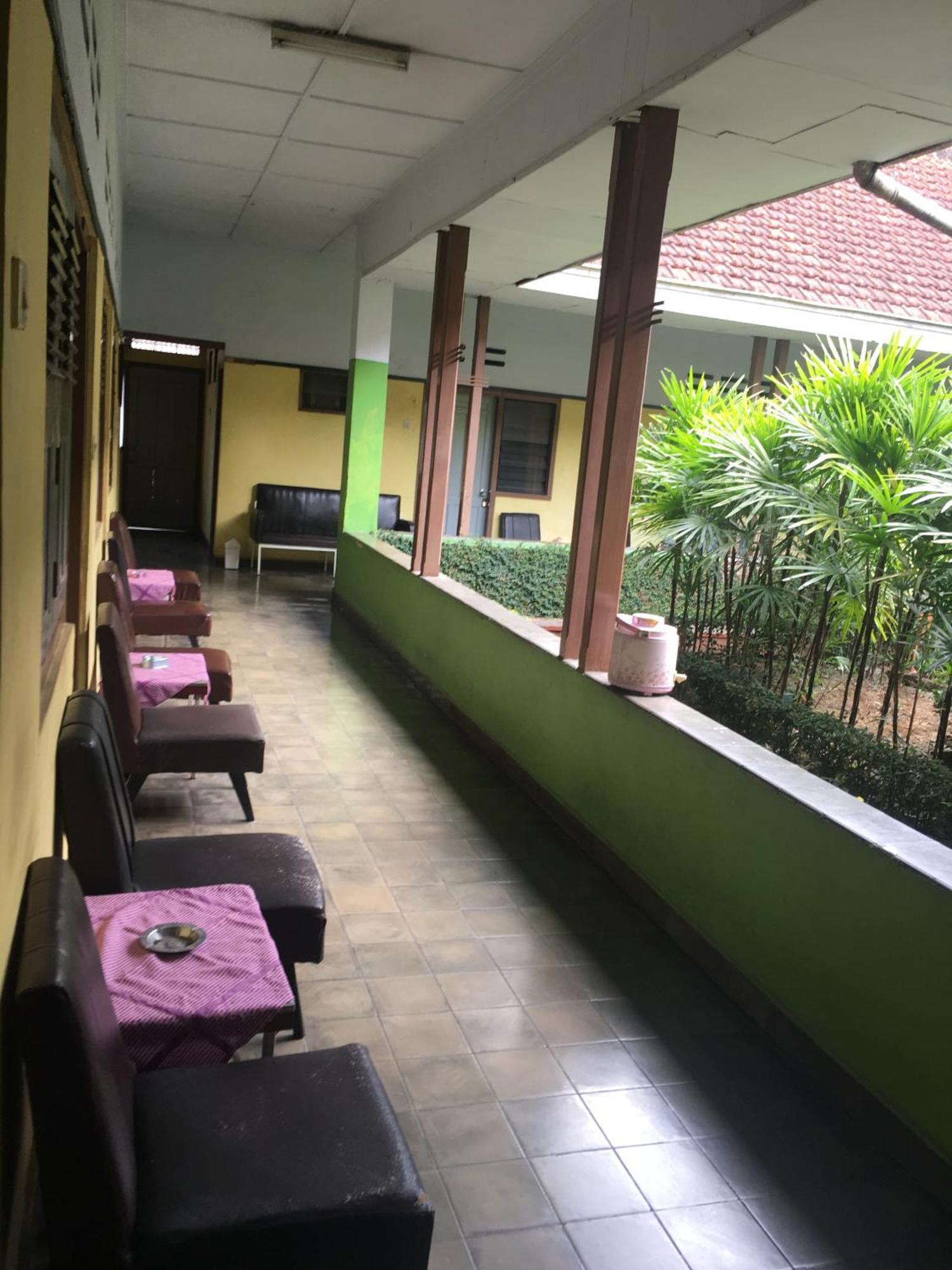SPOT ON 1708 Hotel Budi Famili 1 Syariah Ciamis Bagian luar foto