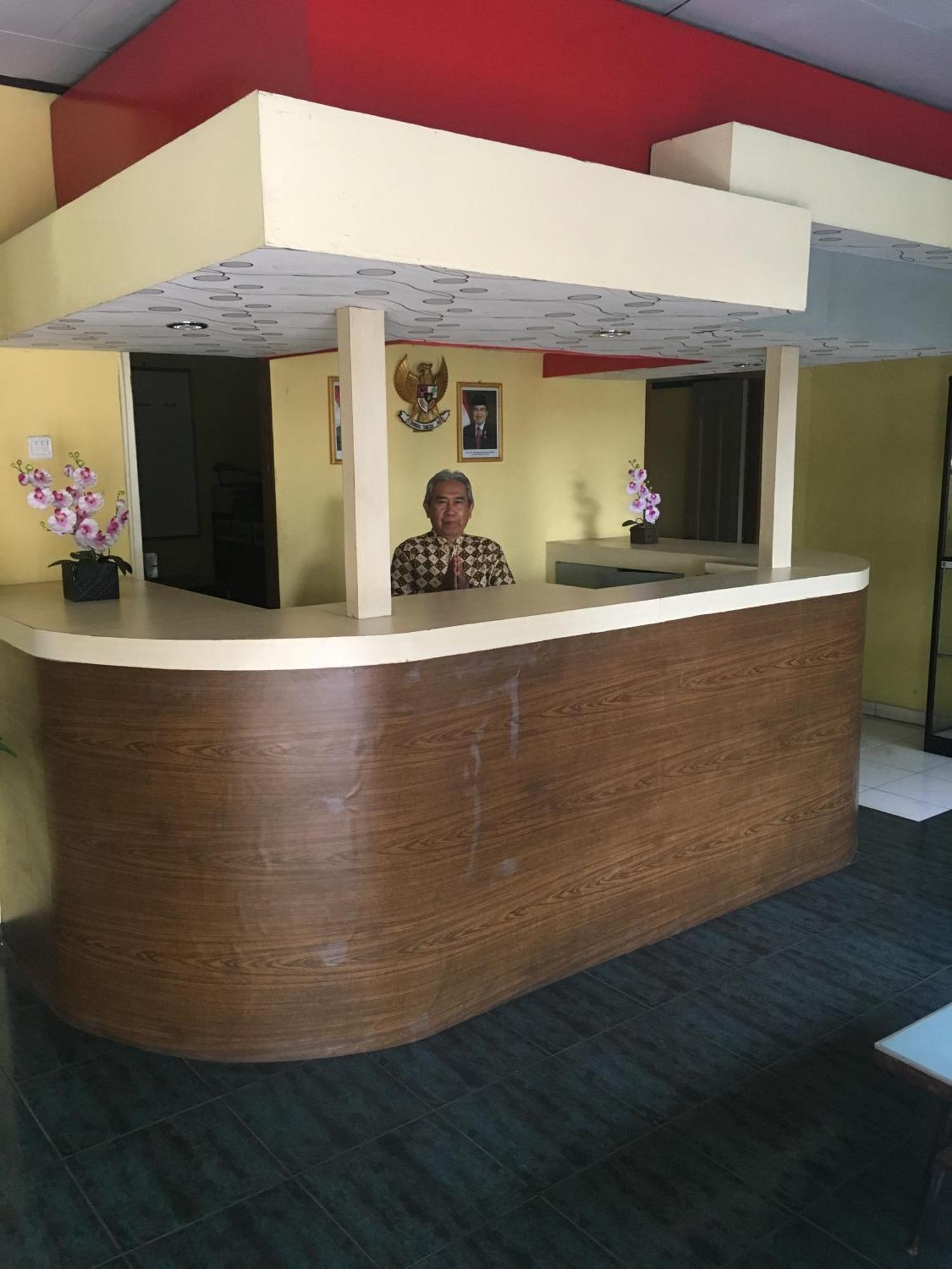 SPOT ON 1708 Hotel Budi Famili 1 Syariah Ciamis Bagian luar foto